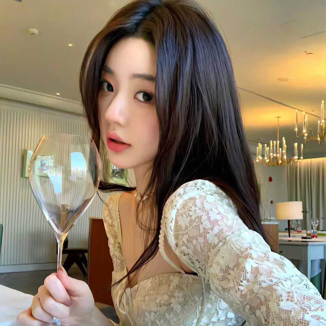 戴脚镣的女孩